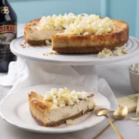 Cheesecake-de-chocolate-blanco-y-baileys-porcion