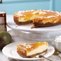 cheesecake-de-mango-y-amaretto-porcion
