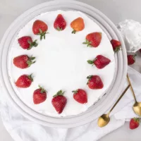 tarta-fresas-y-nata-vista-cenital