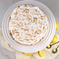 tarta-de-limon-y-merengue-vista-cenital